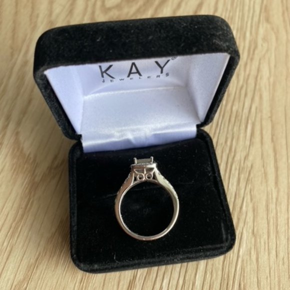 14K White Gold Diamond Engagement Ring - Picture 3 of 5